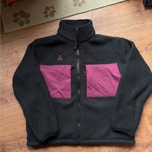 Nike ACG Black Sherpa Fleece Jacket with Pink Logo Detail